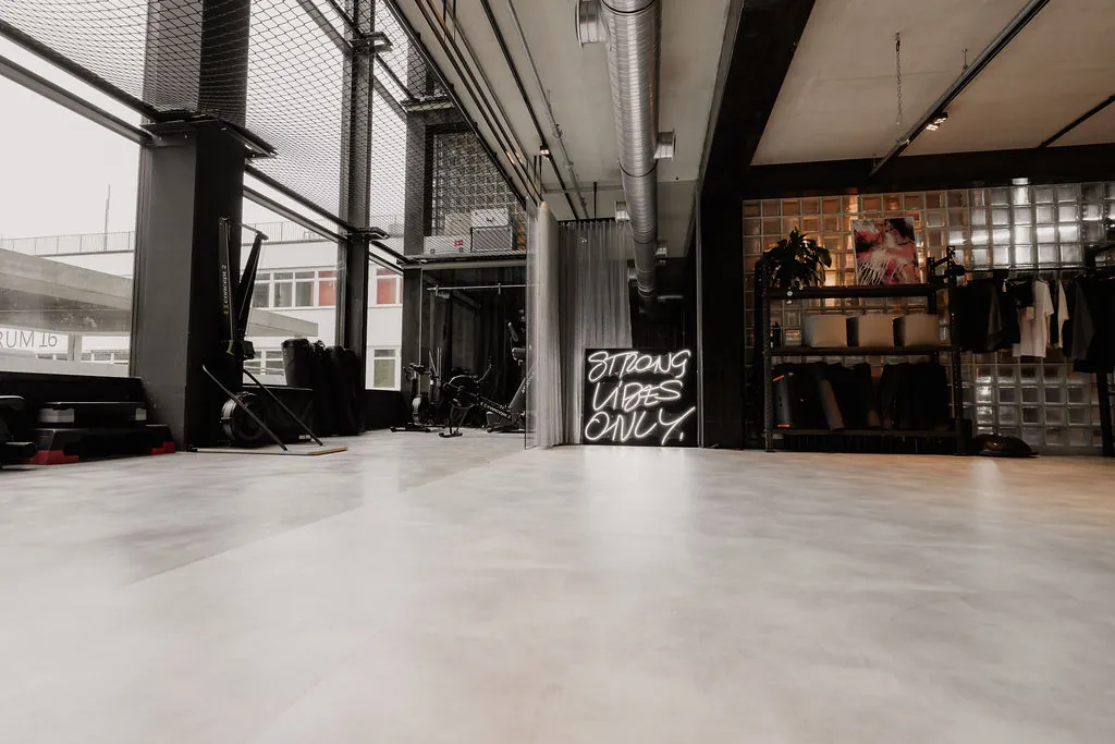 Helle Trainingsfläche von Train & Thrive in Bergheim